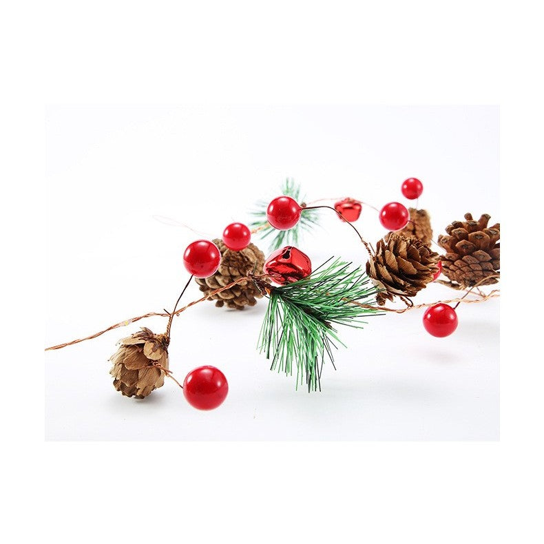 Instalatie Craciun cu 20 LED-uri, Decoratiune cu Ace, Conuri de Pin si Clopotei, Alimentare cu Baterii, Cupru si Plastic, 2 m, Alb Cald