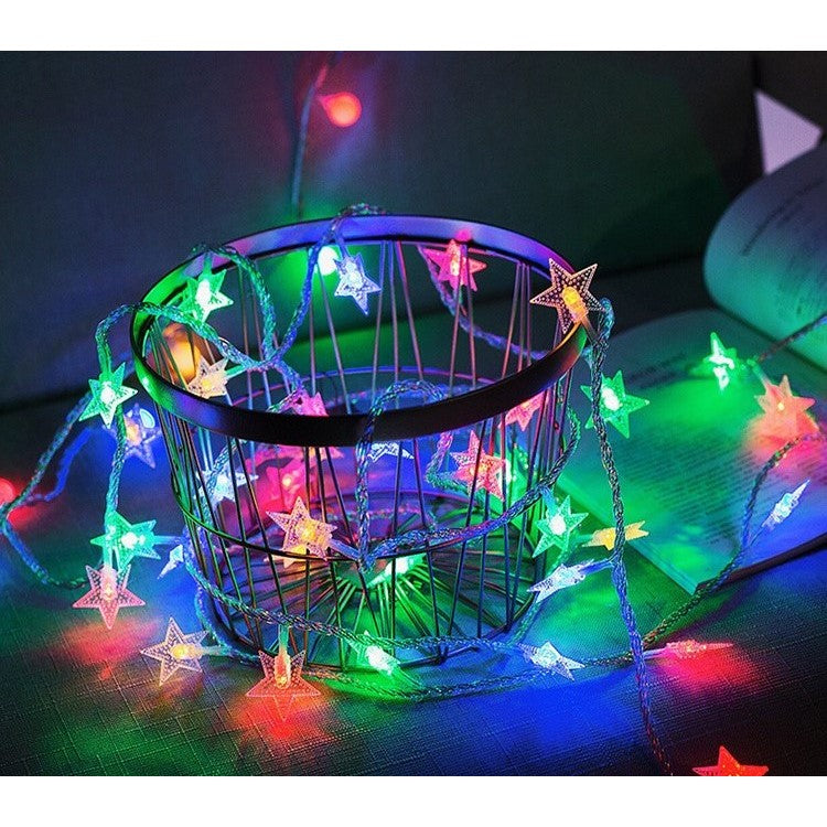 Instalatie Craciun cu 20 LED-uri, Ornamente Tip Stea, Alimentare Baterii, Fir Cupru Transparent, Lungime 3 m, Lumina Alb Cald si Multicolor