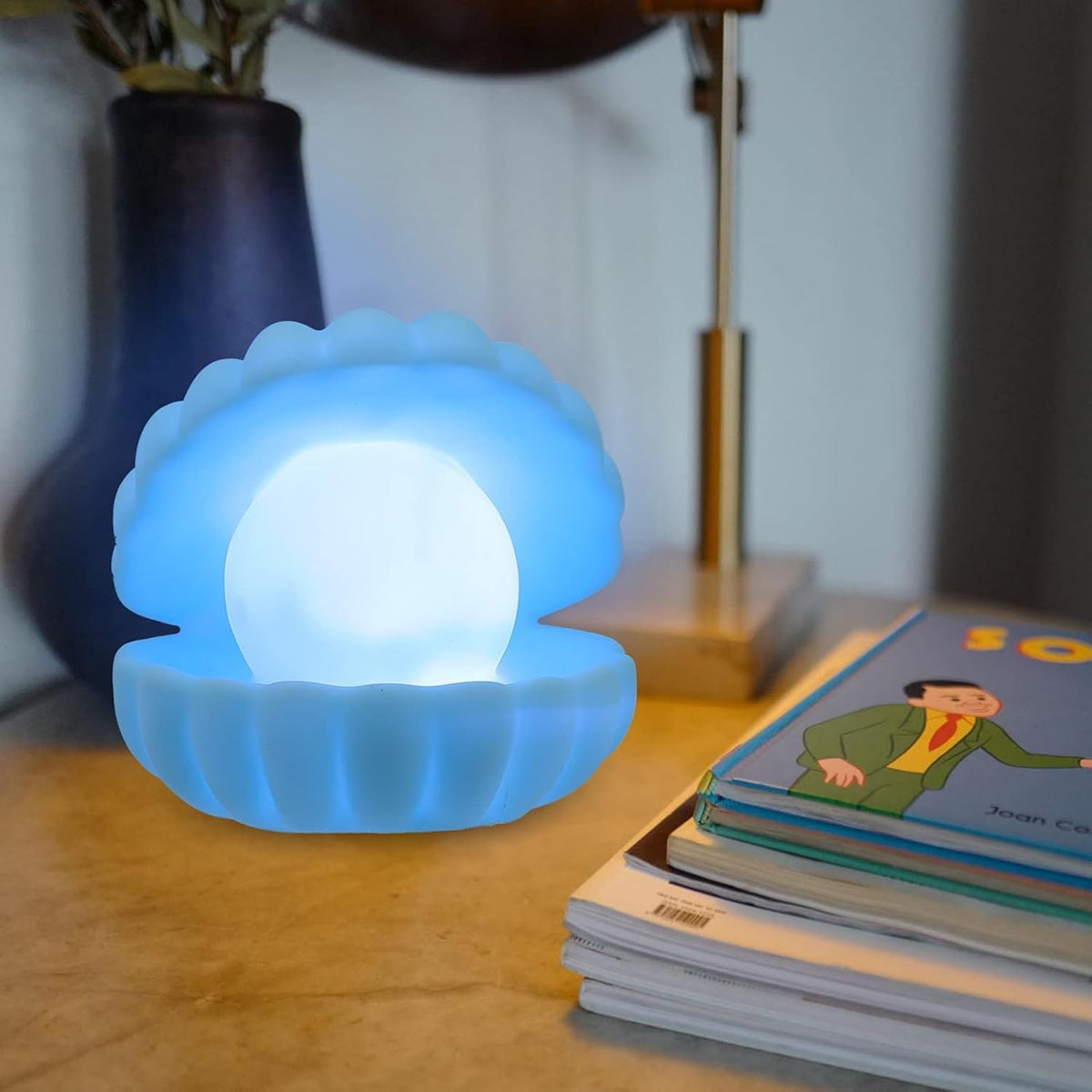 Lampa de Veghe LED, Model Scoica cu Perla, Lumina Calda Ambientala, Plastic si Vinil, 10 x 8.5 cm, 3 Baterii LR44 Incluse, Albastru