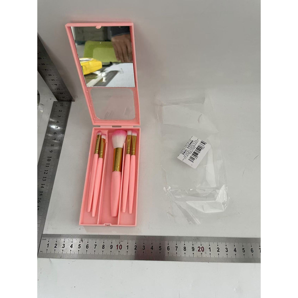 Set 5 Pensule Machiaj cu Peri Moi, Kit Complet pentru Fond de Ten si Fard, Suport Depozitare cu Oglinda Inclusa, Roz