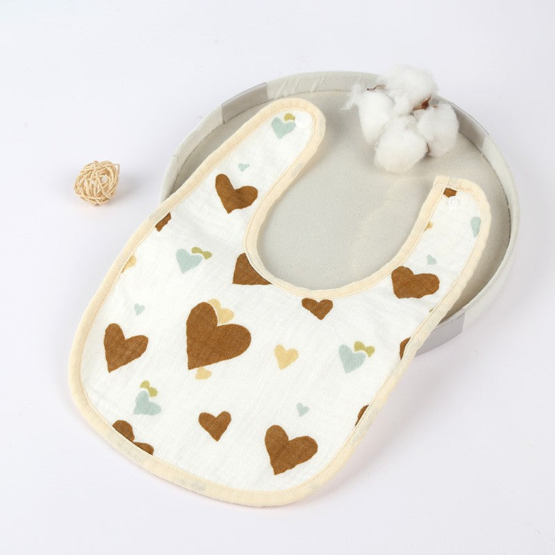 Baveta Bebelusi In Forma de U, Protectie Impermeabila, 100% Bumbac cu 4 Straturi, Inchidere cu Capse Ajustabile, 21x30 cm, Model Inimioare, Bej