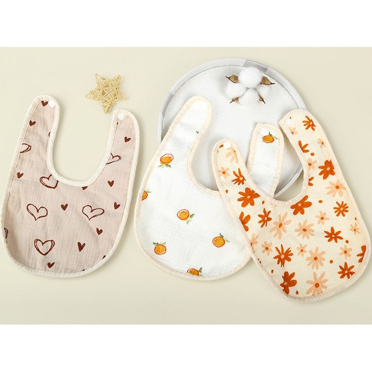 Baveta Bebelusi in Forma de U, Protectie Impermeabila si Absorbanta, 100% Bumbac cu 4 Straturi, Inchidere cu Capse, Model Inimi, 21x30 cm, Bej