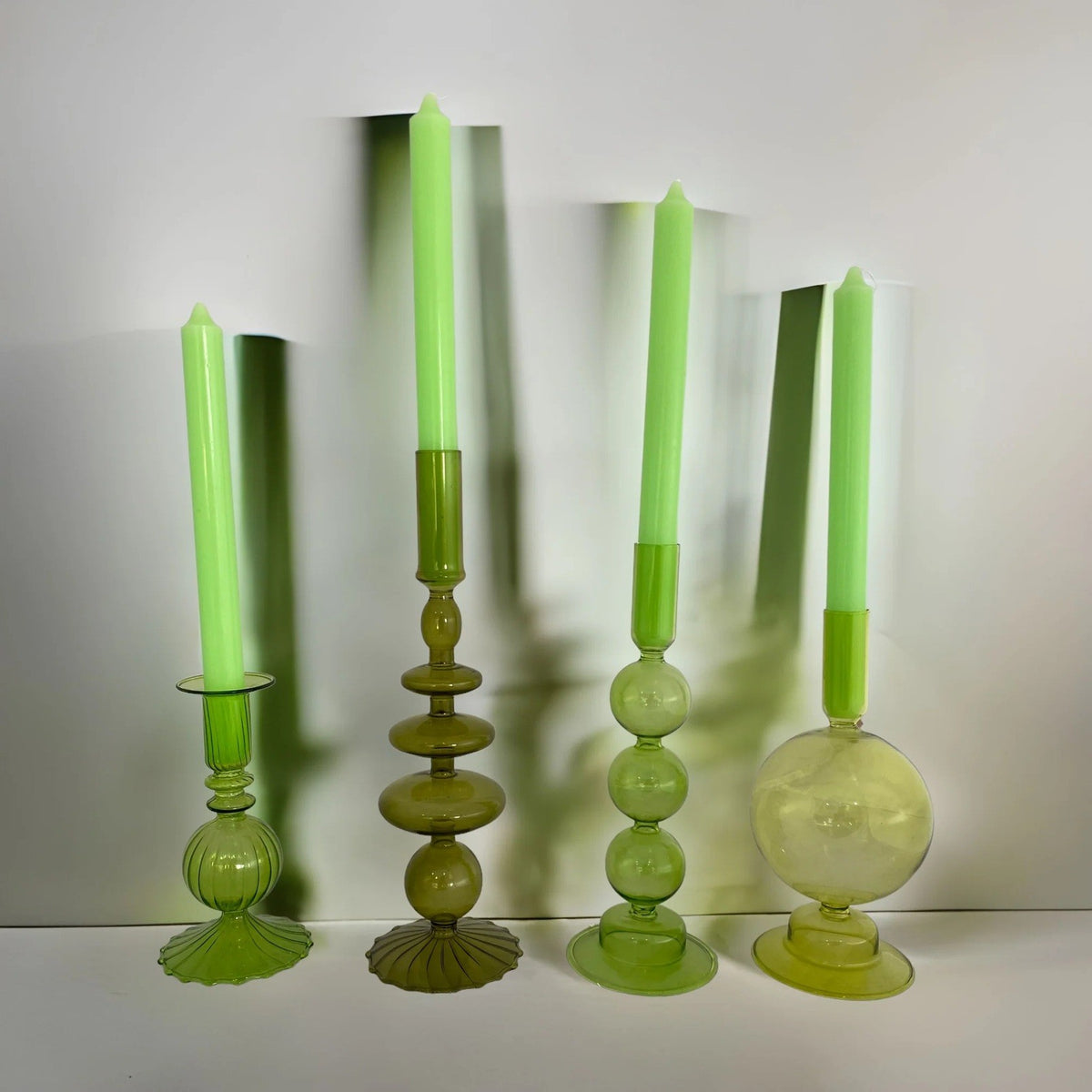 Set Lumânări Pentru Masă, Lumânări Conice Fără Fum și Fără Miros, Ardere Curată, Parafină, 2.2 x 25 cm, Verde, 4 Bucăți