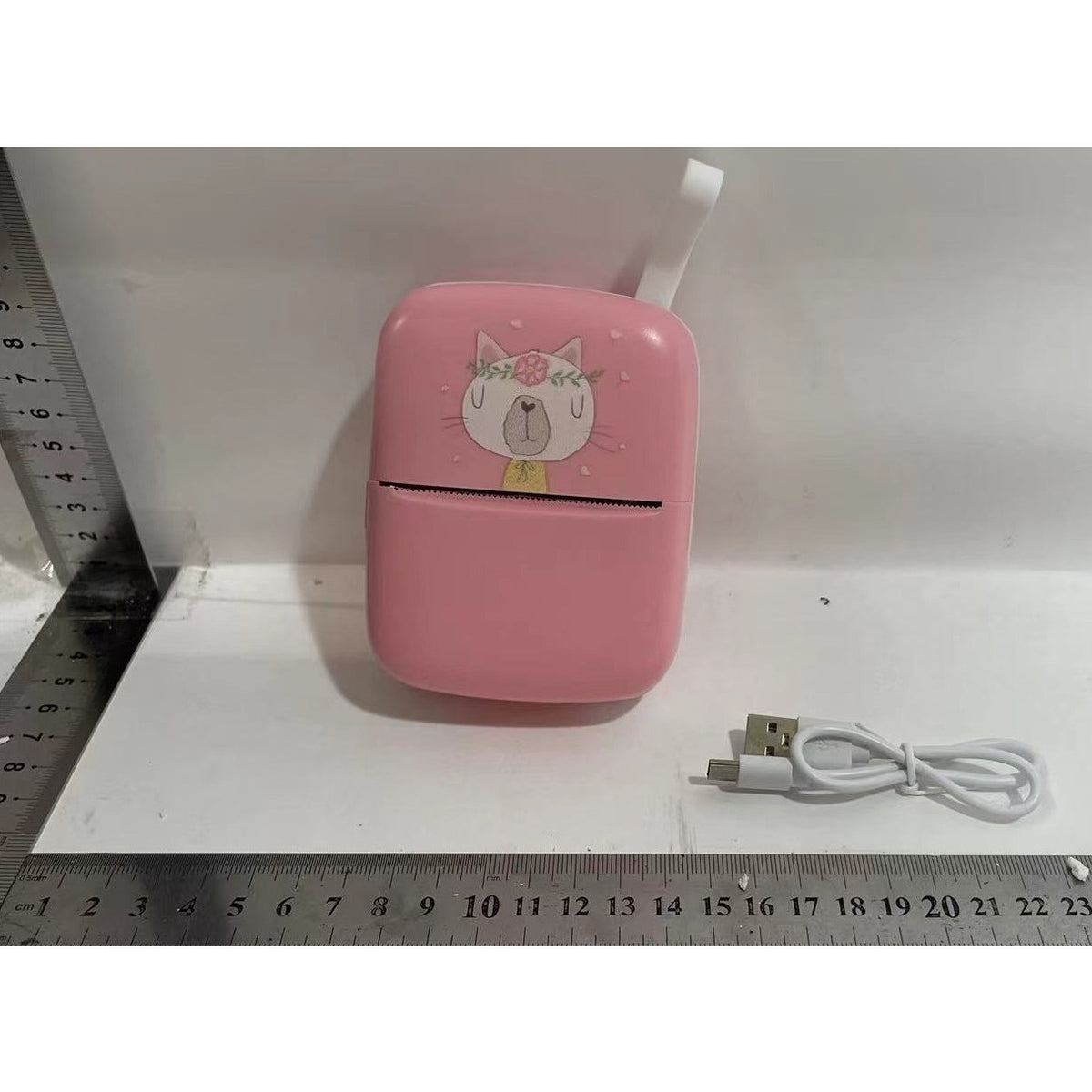 Mini Imprimanta Foto Portabila, Conexiune Bluetooth, Tehnologie Termica Fara Cerneala, Design Pisica, 200 DPI, 11 Piese, Include 5 Role Hartie Termica, 5 Role Autocolante si Markere, Roz