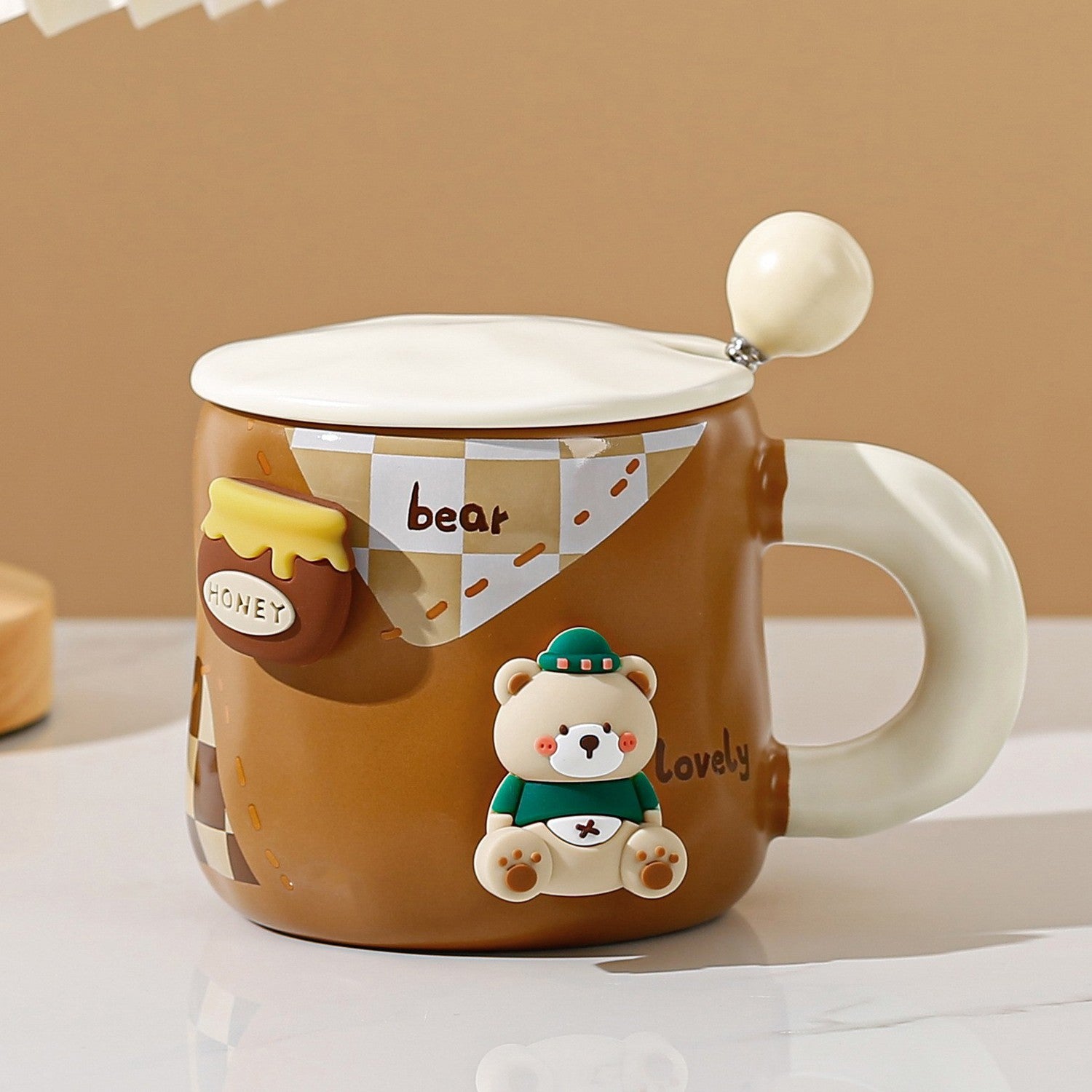 Cana din Ceramica pentru Ceai sau Cafea, Model Urs cu Magnet Detasabil, Capac si Lingura Metalica, 400 ml, Maro