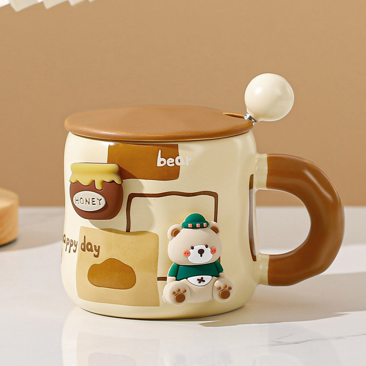 Cana din Ceramica pentru Ceai sau Cafea, Model Urs cu Figurina Magnetica Detasabila, Include Capac si Lingurita Metalica, 400 ml, Bej