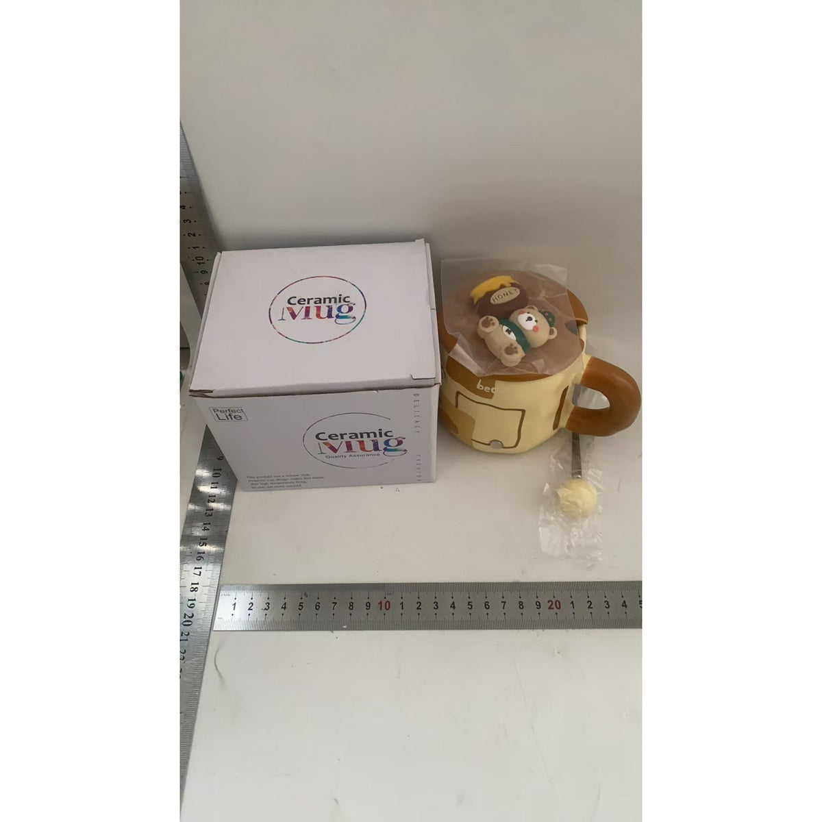 Cana din Ceramica pentru Ceai sau Cafea, Model Urs cu Figurina Magnetica Detasabila, Include Capac si Lingurita Metalica, 400 ml, Bej