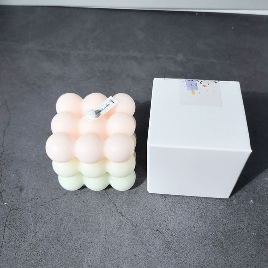 Lumanare Parfumata din Ceara de Soia, Model Cub cu Design Gradient, Aroma de Piersici, Manuala, 6x6x6 cm, Bej-Pastel
