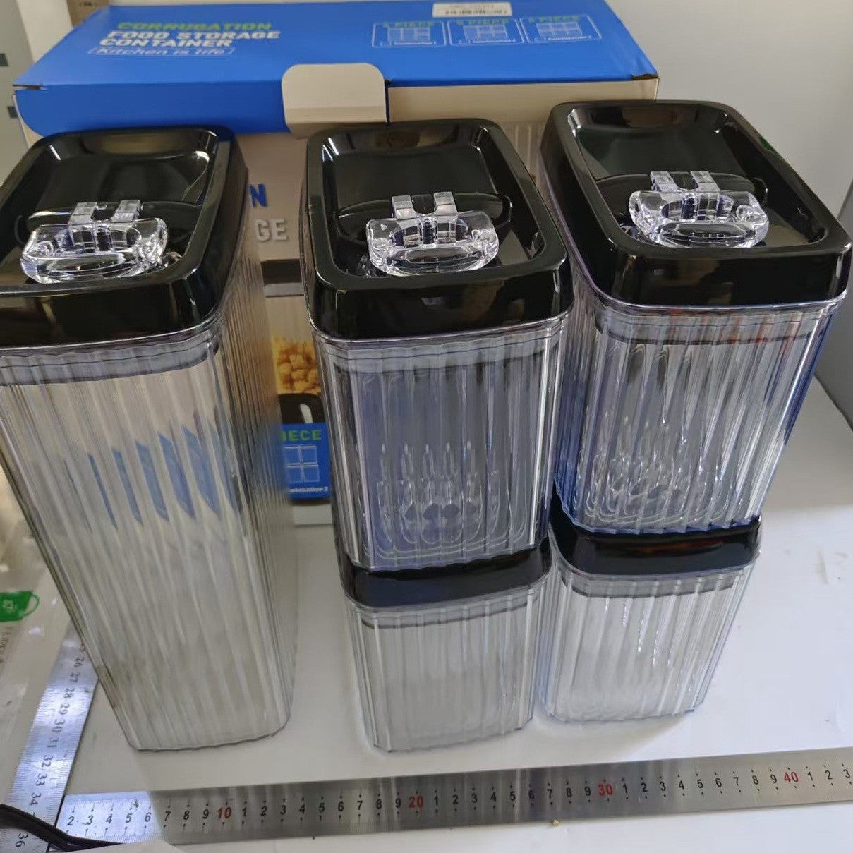 Set 5 Recipiente pentru Depozitare Alimente, Inchidere Ermetica cu Silicon si Textura Ondulata, Plastic PP si PET, 4 x 1.5l si 1 x 3.3l, Transparent