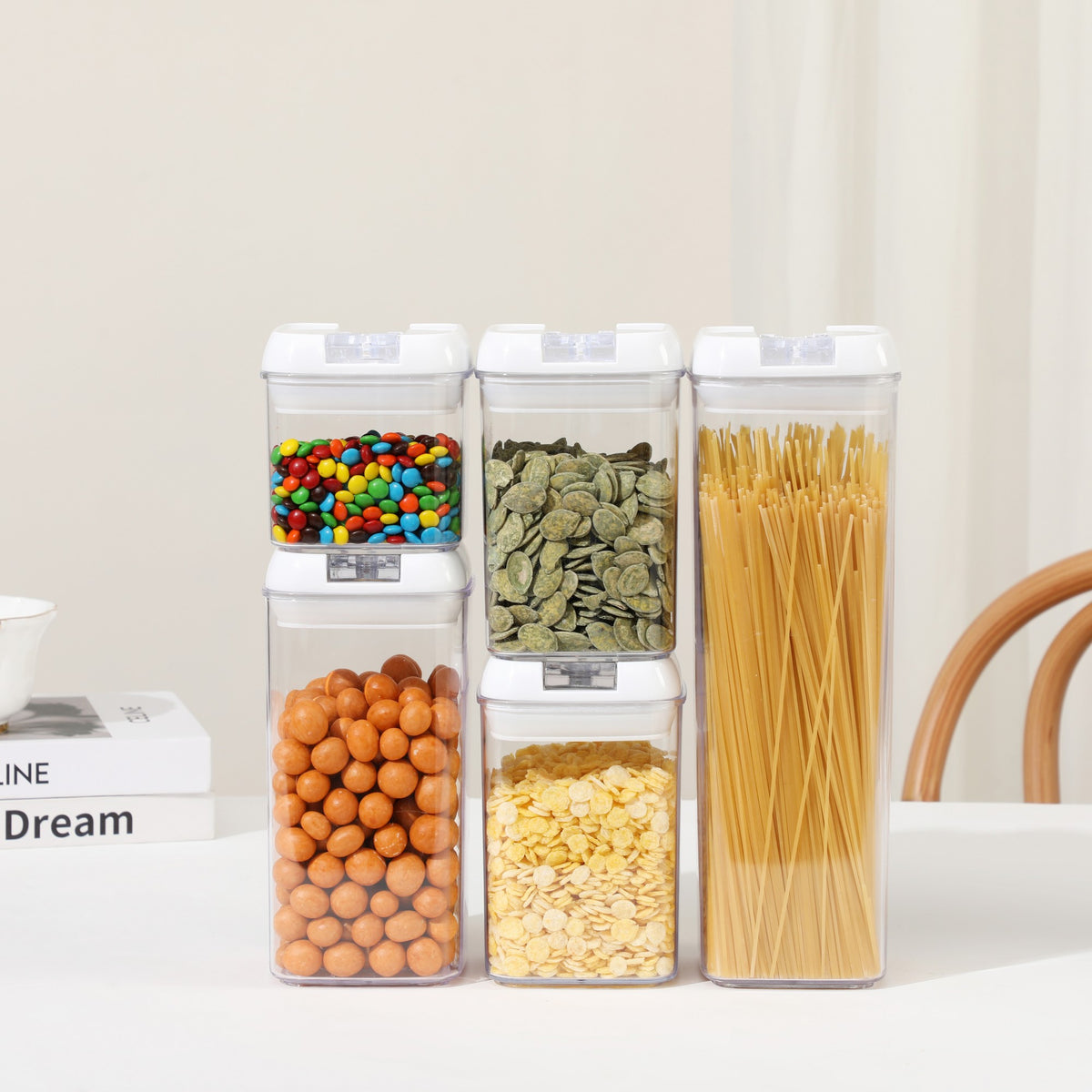 Set 5 Recipiente Depozitare Alimente si Condimente, Organizatoare Bucatarie cu Inchidere Ermetica, Plastic Transparent, Capace Albe, 0.5L - 1.9L