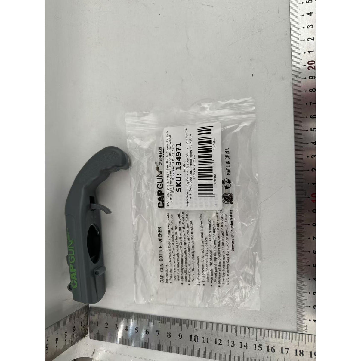 Deschizator de Sticle Tip Pistol, Dispozitiv pentru Lansare Capace Metalice, Plastic ABS Rezistent, 13 x 6 x 3.7 cm, Gri