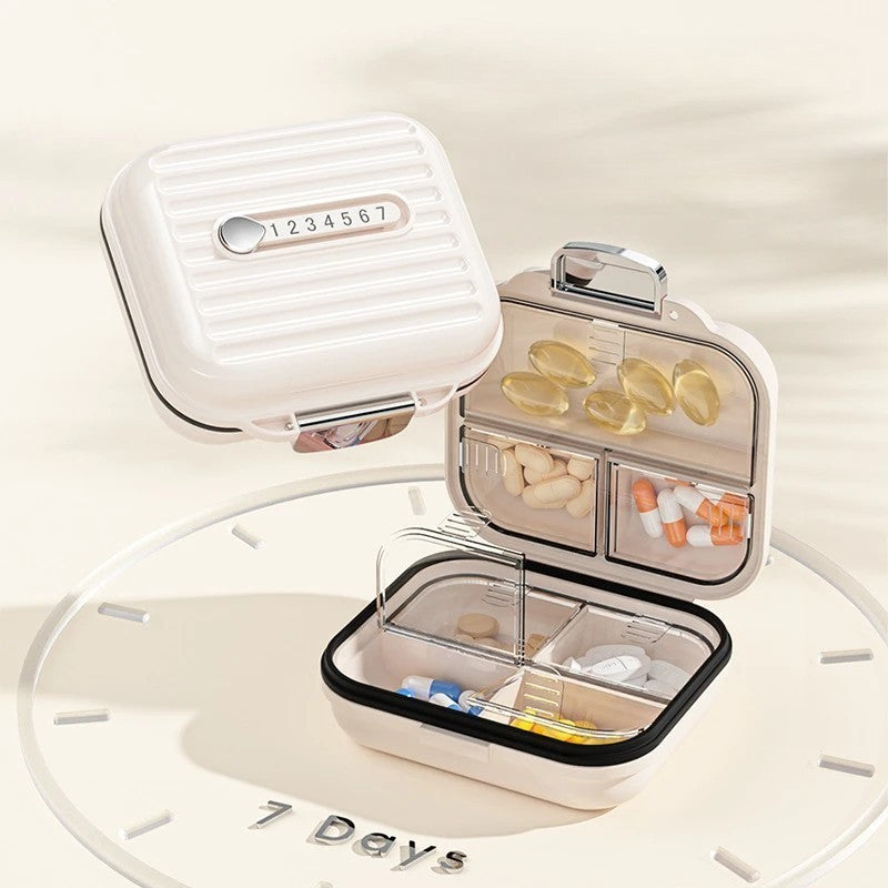 Cutie Medicamente si Organizator Pastile, 7 Compartimente Numerotate, Inchidere Metalica Sigura, Design Compact de Calatorie, Bej, 7.8x7.2x3.5 cm