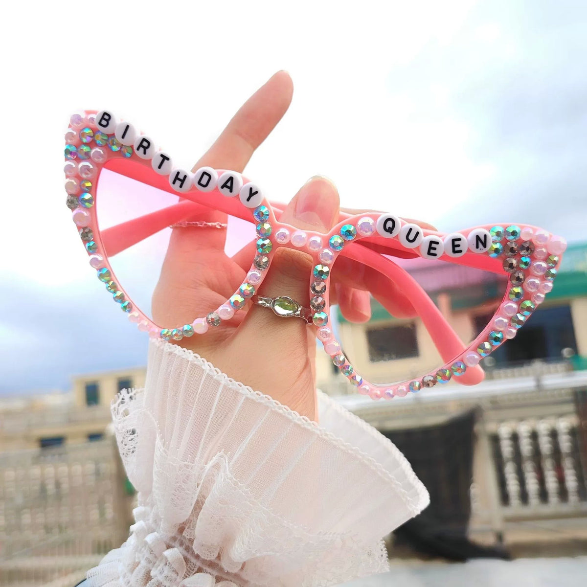 Ochelari Decorativi Petrecere, Model Birthday Queen cu Perle si Pietre, Accesorii Foto Nunta si Burlacite, Policarbonat, 15.3 x 5.7 x 14.5 cm, Roz