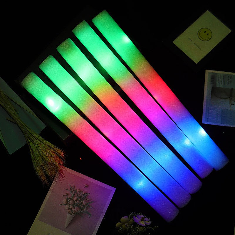 Bagheta Luminoasa cu LED, Stick Fluorescent din Burete Moale, Lumini Multicolore RGB cu 3 Moduri de Iluminare, Baterii Incluse, 48 x 4 cm, Alb