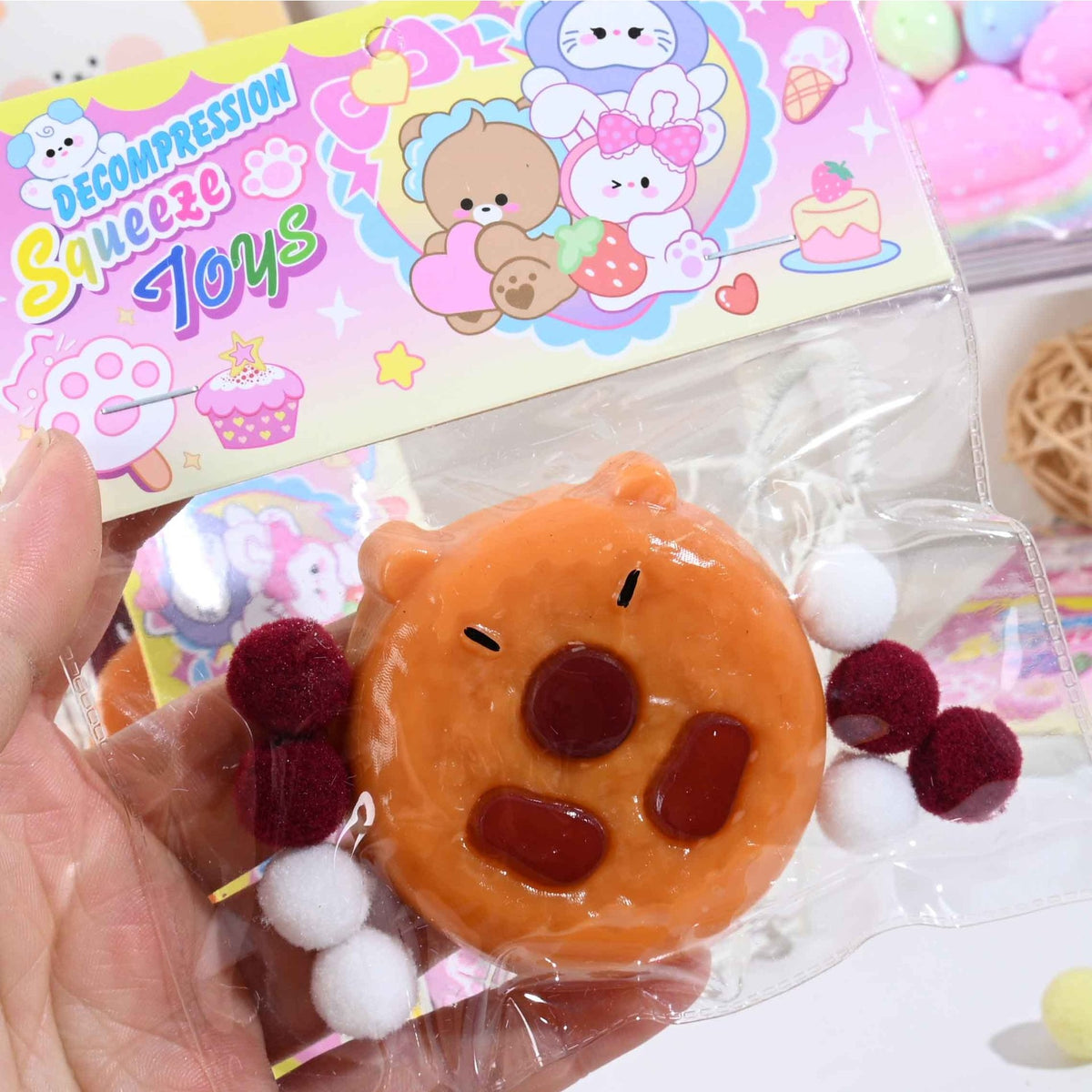 Jucarie Antistres Squishy cu Revenire Lenta, Squeeze Pinch Family, Model Capybara in Forma de Biscuite Rotund, Spuma Poliuretanica, 7x6.5 cm, 55g, Maro