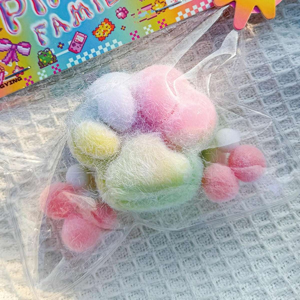 Jucarie Antistres Squishy, Model Labuta de Pisica Pufoasa, Revenire Lenta, Material Moale, 6x6 cm, 70g, Multicolor