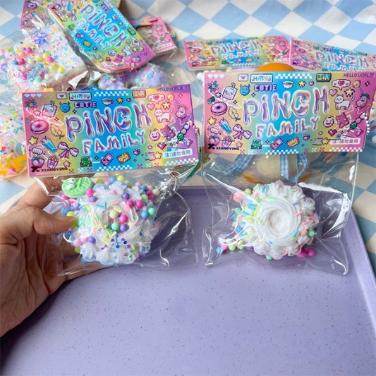 Jucarie Antistres Squishy, Model Prajitura cu Revenire Lenta, Jucarie Senzoriala tip Squeeze, Spuma Moale, 8x8 cm, 90g, Multicolor