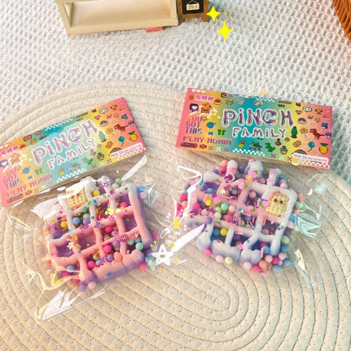 Jucarie Antistres Squishy Squeeze Pinch Family, Model Waffle cu Revenire Lenta, Spuma Poliuretanica, 6x6 cm, 99g, Multicolor