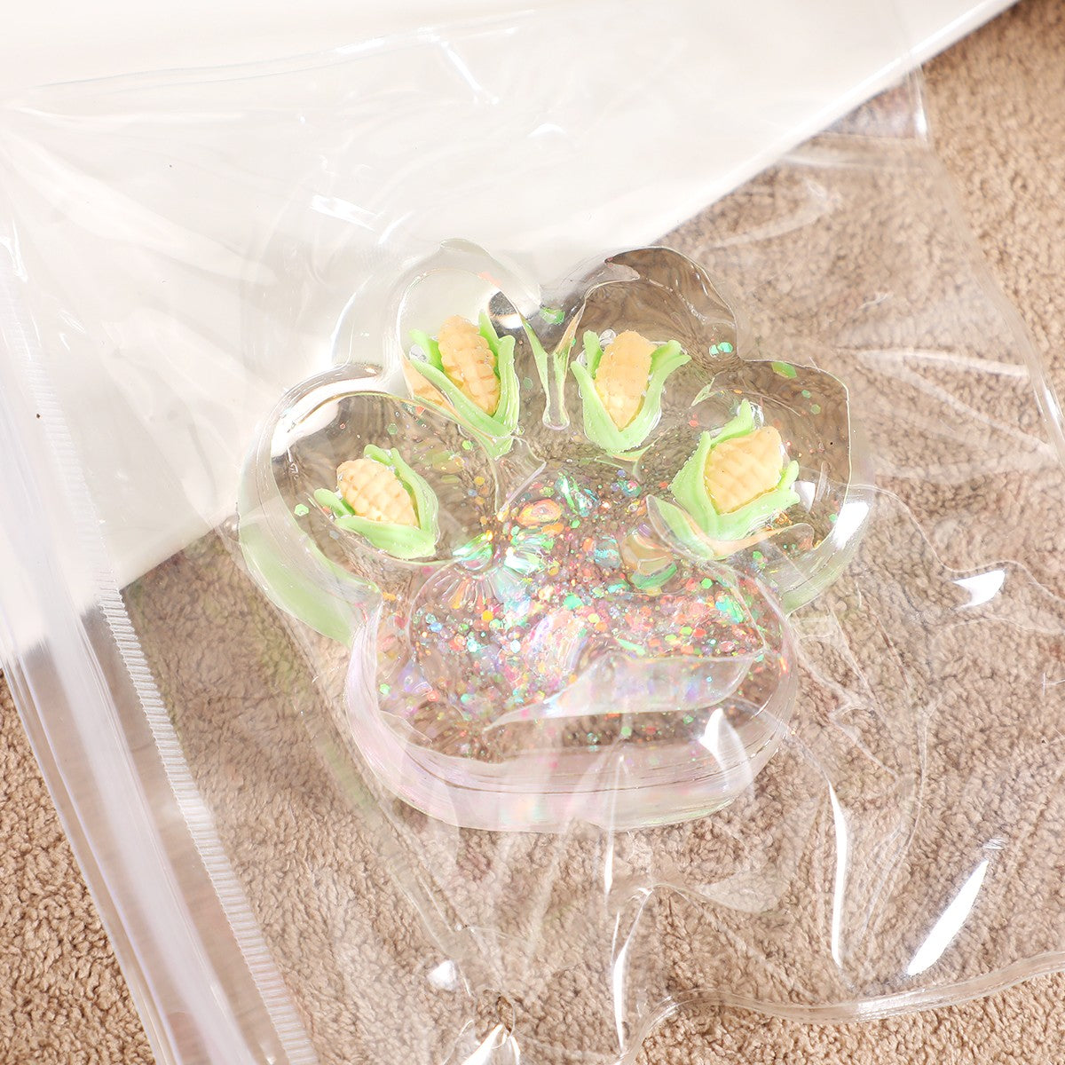 Jucarie Antistres Squishy, Model Labuta de Pisica Cat Paw, Revenire Lenta, Material TPR Moale, Transparent cu Insertii Animate, 6.5 x 7 cm, 62 g