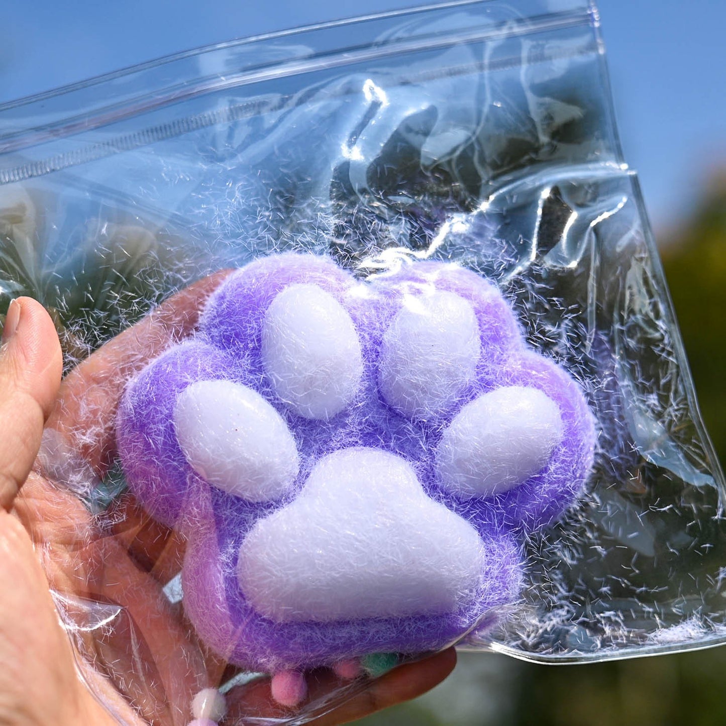 Jucarie Interactiva Squishy Antistres, Model Labuta de Pisica, Revenire Lenta, Material TPR Moale cu Textura Puf, 7.5 cm, Mov