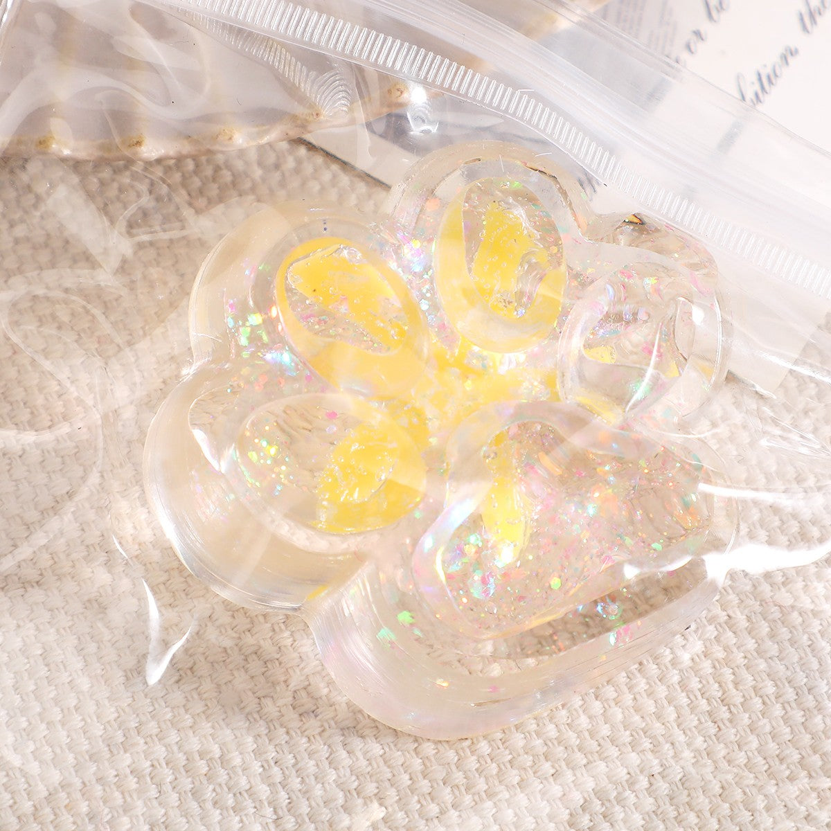 Jucarie Antistres Squishy, Labuta de Pisica cu Revenire Lenta, Squeeze Pinch Family, Material TPR Moale, 6.5 x 7 cm, Model 2 Flori, Transparent