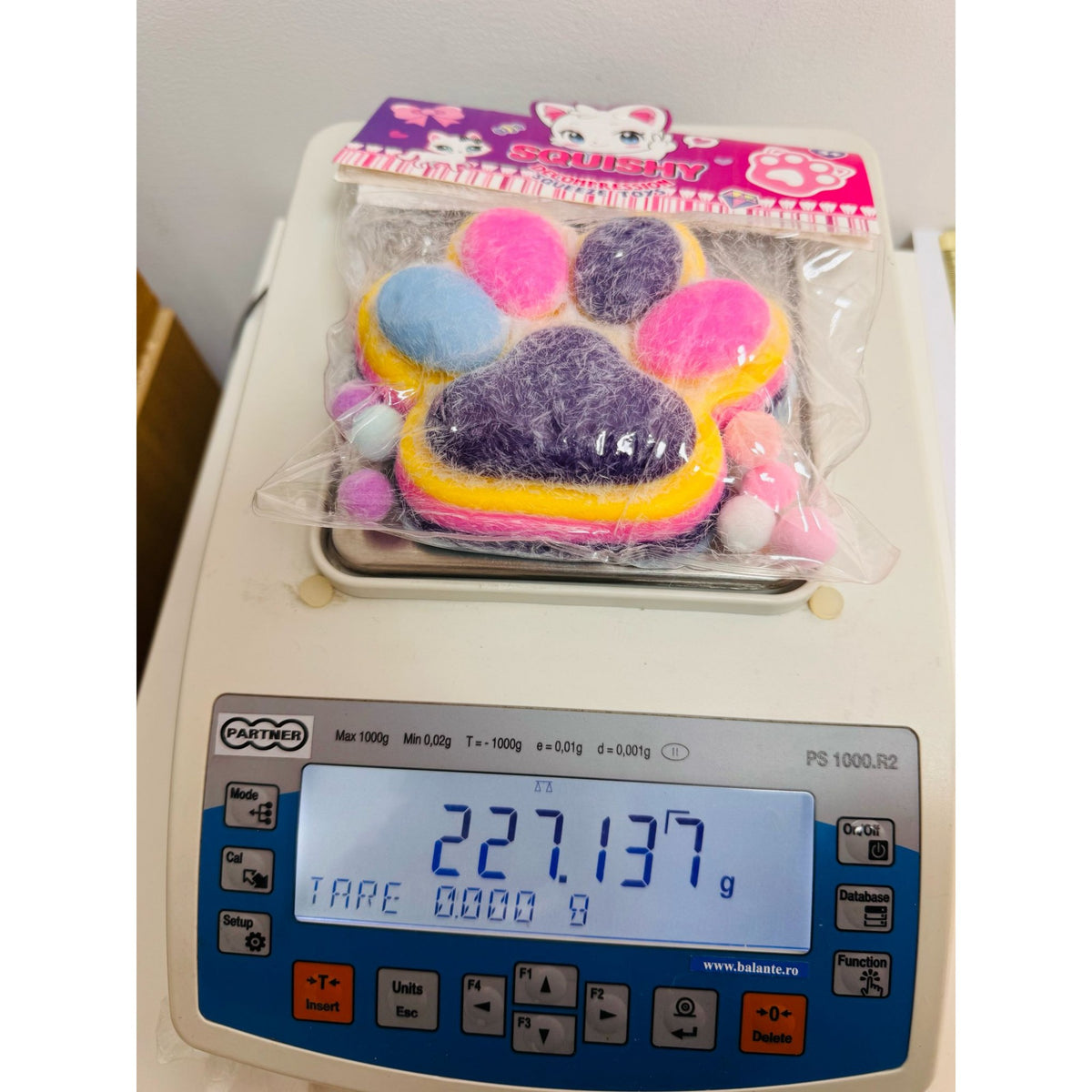 Jucarie Antistres Squishy Squeeze Pinch Family, Model Labuta de Pisica Pufoasa cu Revenire Lenta, Material Moale Senzorial, 220g, 12.5 x 10.5 cm, Multicolor