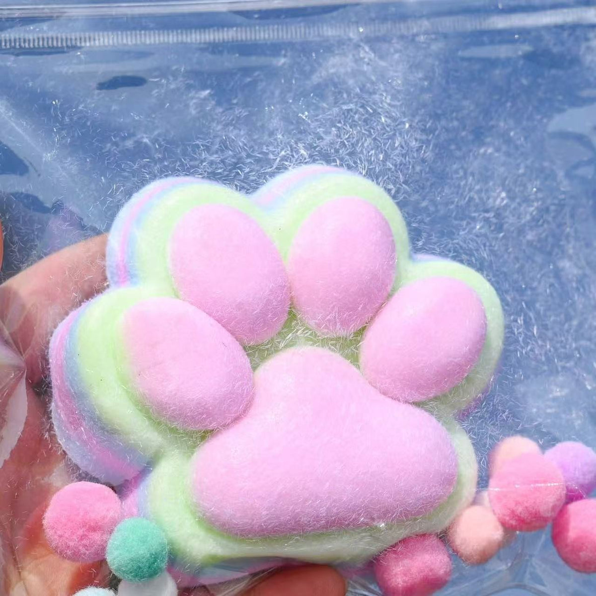 Jucarie Antistres Squishy Squeeze Pinch Family, Labuta de Pisica Pufoasa cu Revenire Lenta, Poliuretan Moale, Roz Curcubeu, 12.5x10.5 cm, 220 g