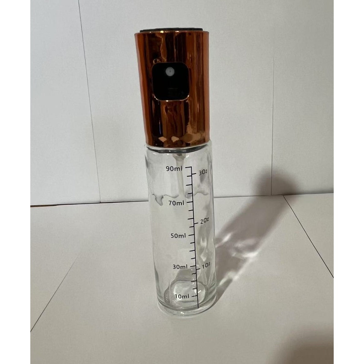 Pulverizator Ulei si Otet, Dozator Reincarcabil pentru Gatit Sanatos, Recipient din Sticla si Inox, Capac Auriu, 100 ml, 18.3 x 4.3 cm