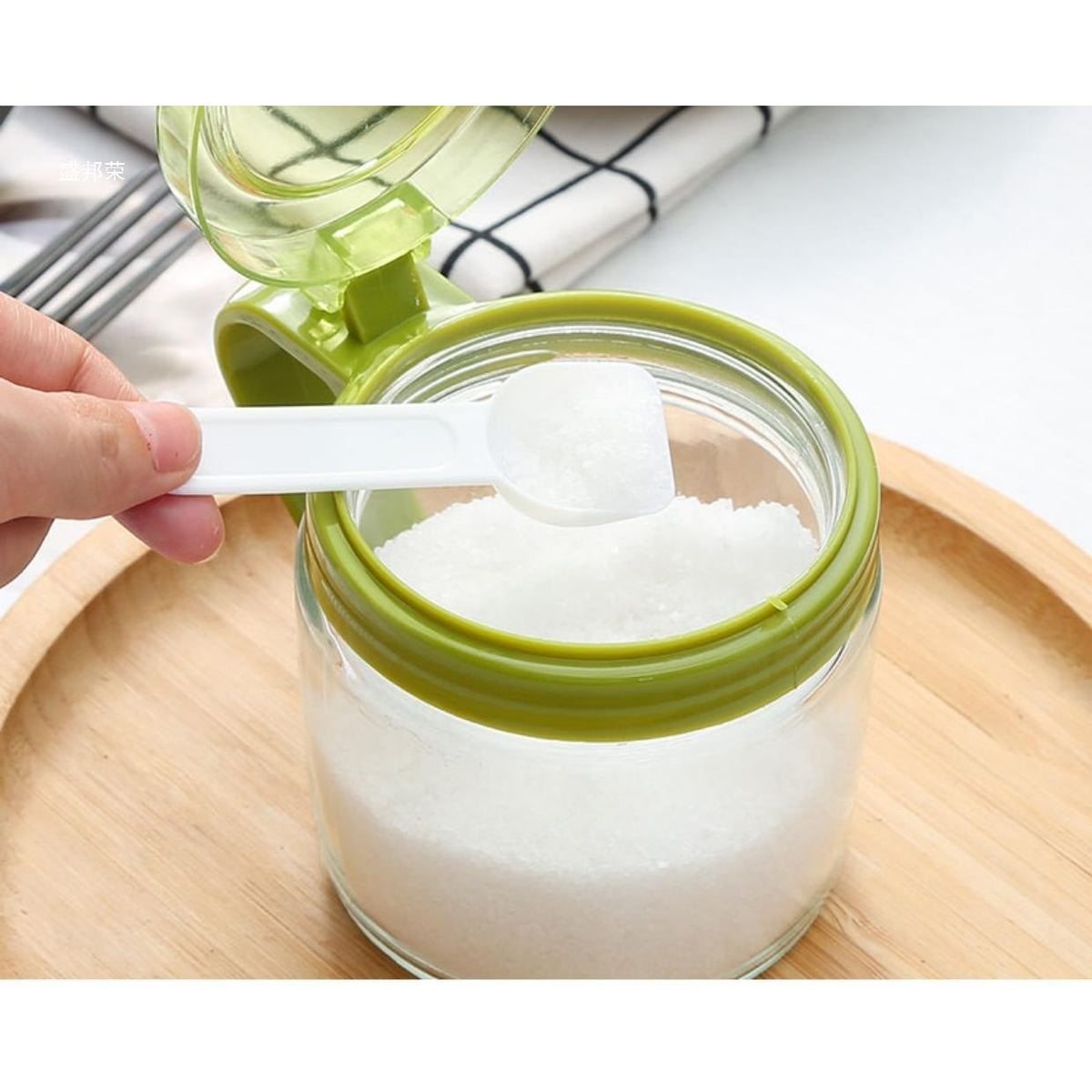 Recipient Condimente cu Linguriță și Mâner, Borcan din Sticlă pentru Sare și Piper, Capac Transparent din Polipropilenă, 180 ml, 8 x 9 cm, Verde