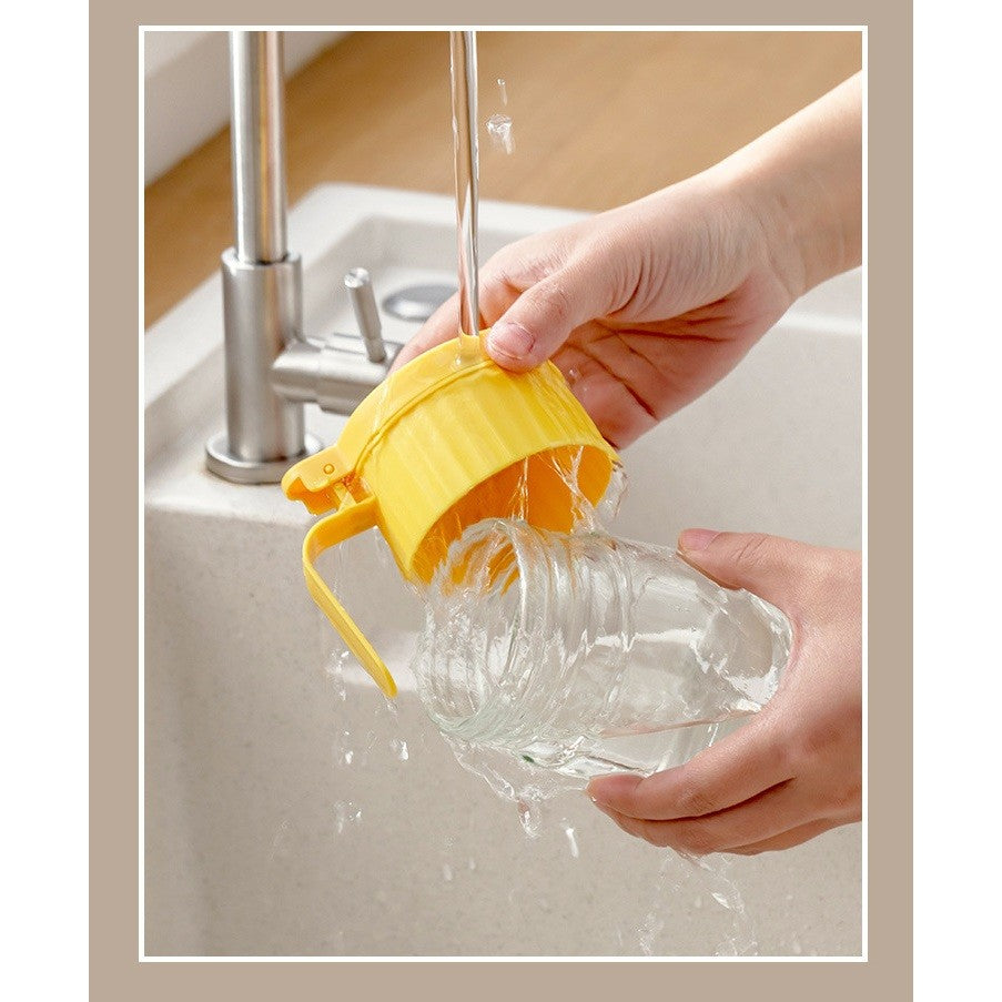 Recipient Condimente cu Mâner și Linguriță, Borcan pentru Mirodenii cu Capac Ajustabil Tip Solniță, Sticlă și PP, 180 ml, 10.6 x 7 cm, Galben