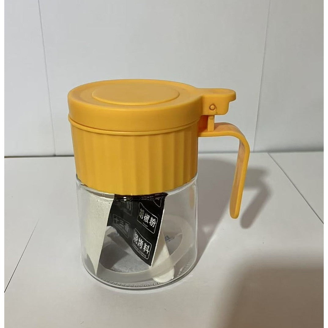 Recipient Condimente cu Mâner și Linguriță, Borcan pentru Mirodenii cu Capac Ajustabil Tip Solniță, Sticlă și PP, 180 ml, 10.6 x 7 cm, Galben
