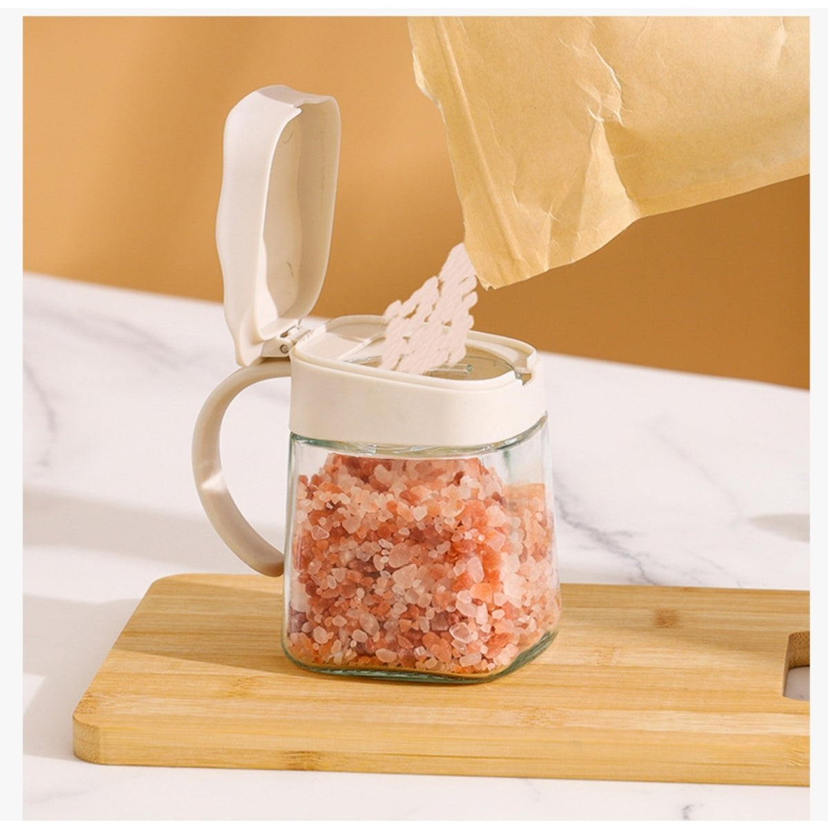 Recipient Condimente cu Mâner și Linguriță, Borcan pentru Depozitare Sare sau Piper, Capac Ondulat, Sticlă, 180 ml, 11.3 x 8.2 cm, Alb