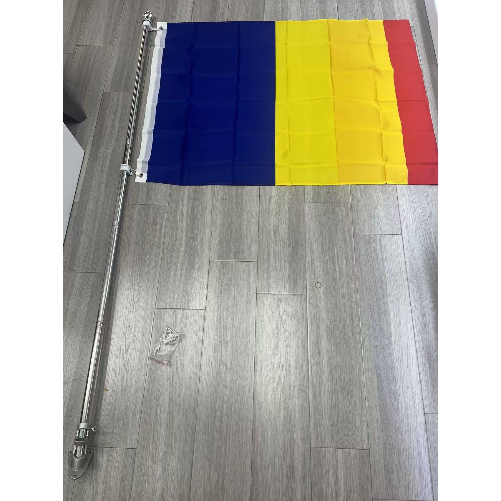 Kit Steag România Cu Catarg Metalic 1.8 m Și Suport Perete, Tricolor Din Material Textil Rezistent, Set Complet Montare Exterior, 3 Piese