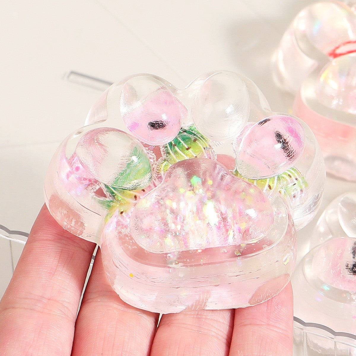 Jucarie Antistres Squishy, Labuta de Pisica Pufoasa cu Revenire Lenta, Model Ciuperca, Material TPR Flexibil, 7 x 6.5 cm, Multicolor