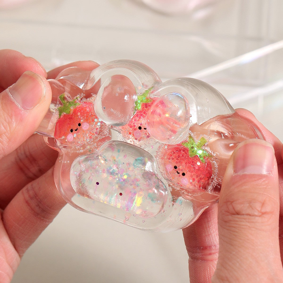 Jucarie Antistres Squishy, Labuta de Pisica Pufoasa cu Revenire Lenta, Material TPR Flexibil, Stimulare Senzoriala, 7 x 6.5 cm, Multicolor