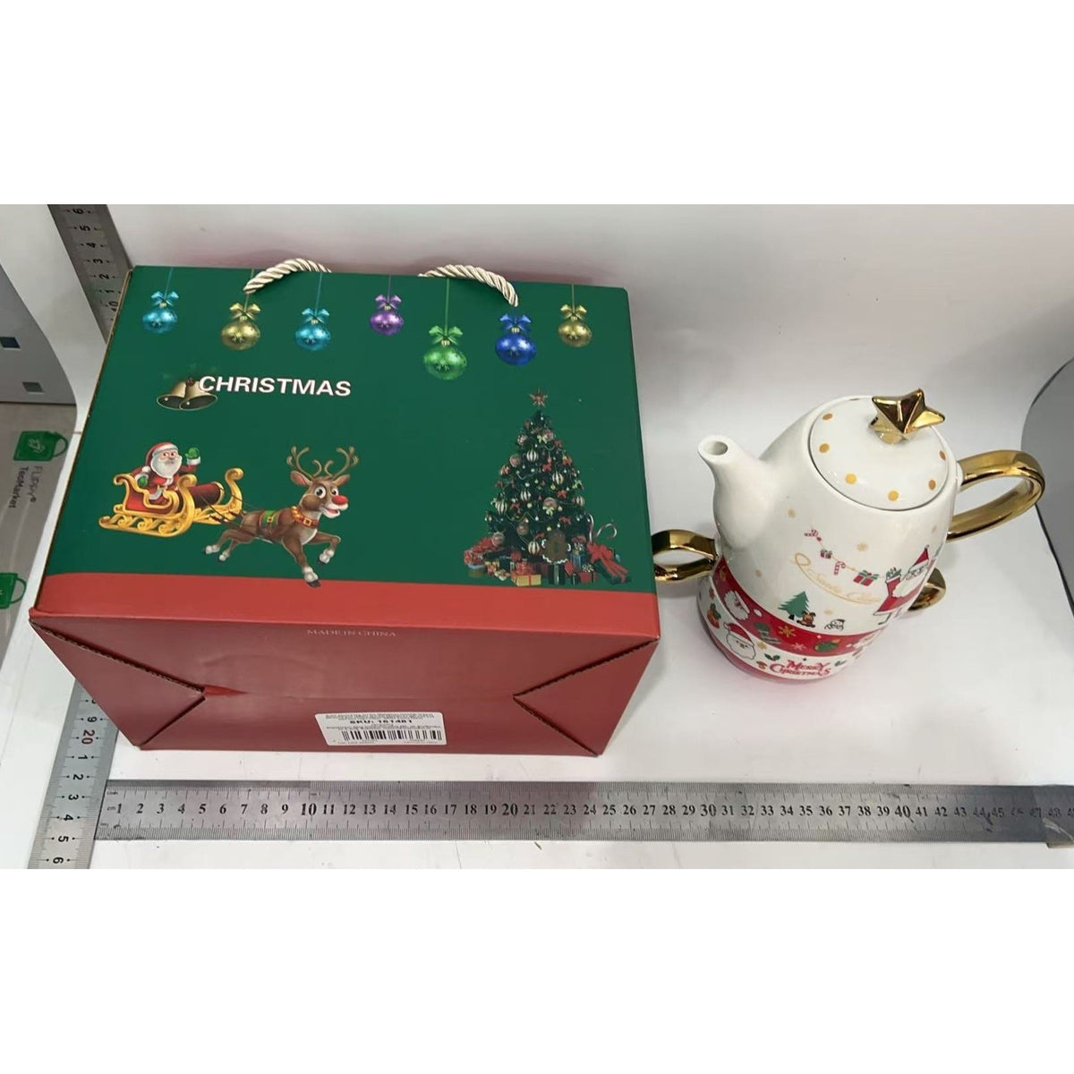 Set De Ceai Tema Craciun Pentru 2 Persoane, Ceainic Cu 2 Cani, Model Mos Craciun Cu Margini Aurite, Ceramica Rezistenta, 3 Piese, Ceainic 450 ml, Cani 250 ml, Alb/Rosu