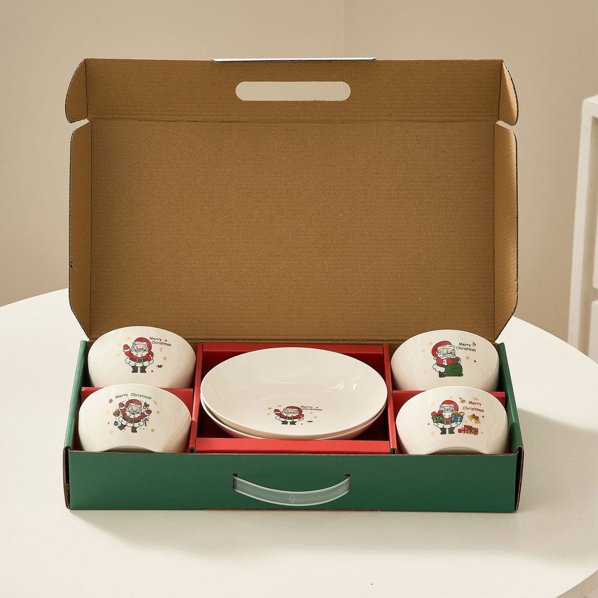 Set Vesela Festiva Craciun, Ceramica, 4 Boluri 300 ml si 2 Farfurii 18 cm, Model Mos Craciun, Cutie Cadou, Multicolor, 6 Piese
