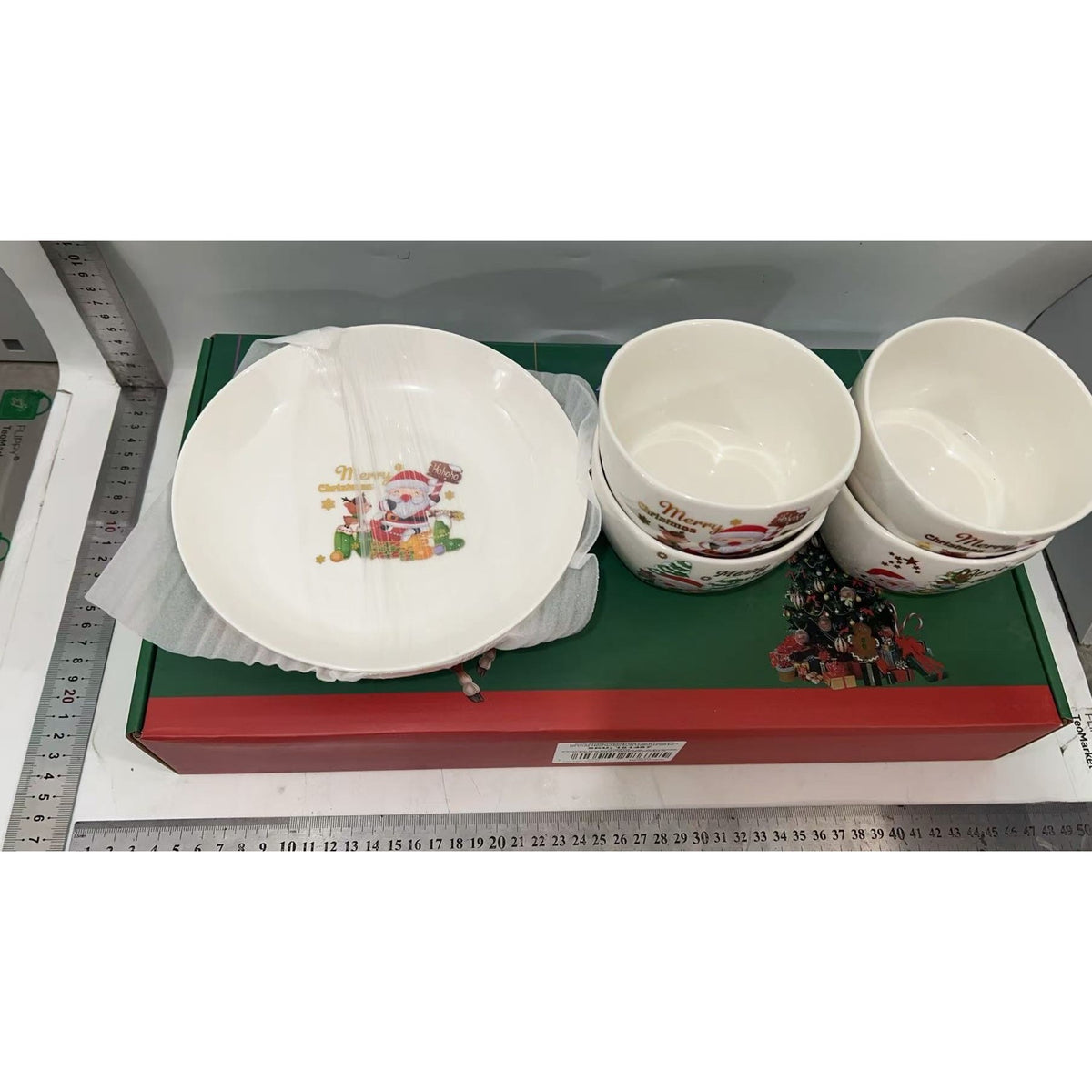 Set Vesela Festiva Craciun, Set Cadou Mese Festive, Ceramica, 4 Boluri 300 ml si 2 Farfurii 18 cm, Model 3, Multicolor, 6 Piese