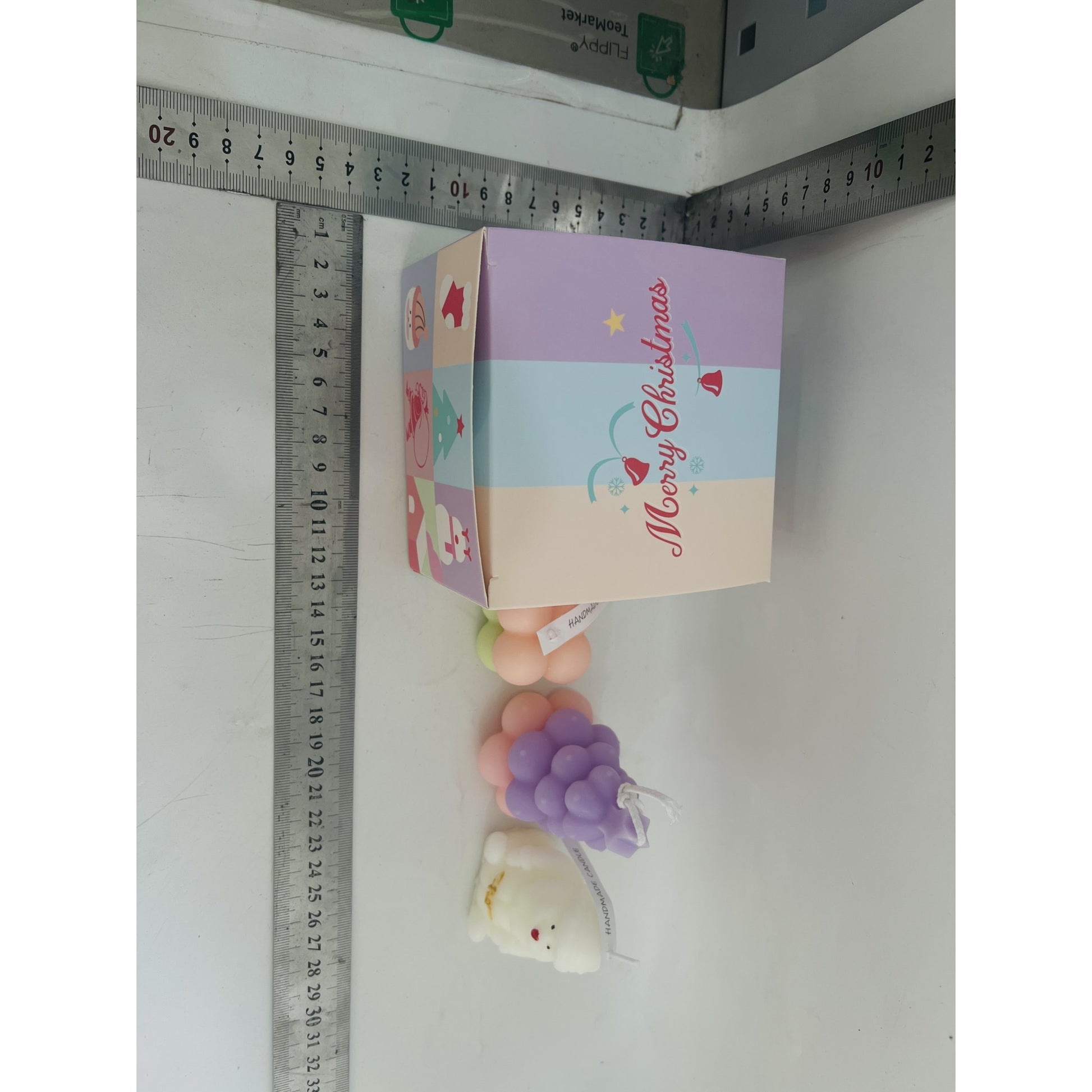 Set Lumanari Parfumate De Craciun Si Aromaterapie, Lumanari Artizanale Handmade Turnate Manual, Design Festive Pastel, Cutie Cadou Premium, 3 Bucati, Mov Si Roz, 11 x 11 x 7.5 cm