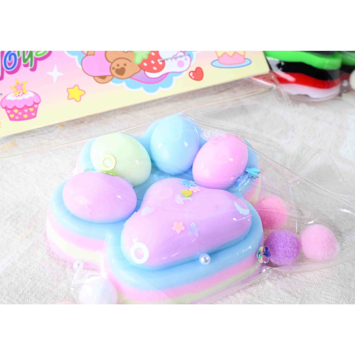 Jucarie Antistres Squishy, Labuta de Pisica Pufoasa cu Revenire Lenta, Material TPR Moale, 7.5 x 8.5 cm, Ambalaj Transparent, Multicolor, Model 27053