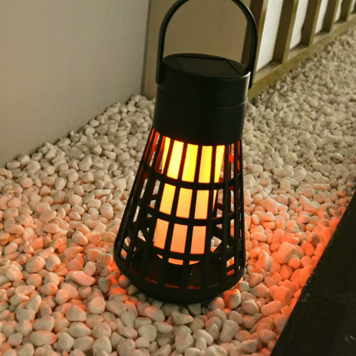 Lampa Solara Gradina Tip Felinar si Torta, Lumina Calda LED, Incarcare Solara Automata, Plastic Rezistent la Intemperii, Montare prin Infingere, Inaltime 12 cm, Negru