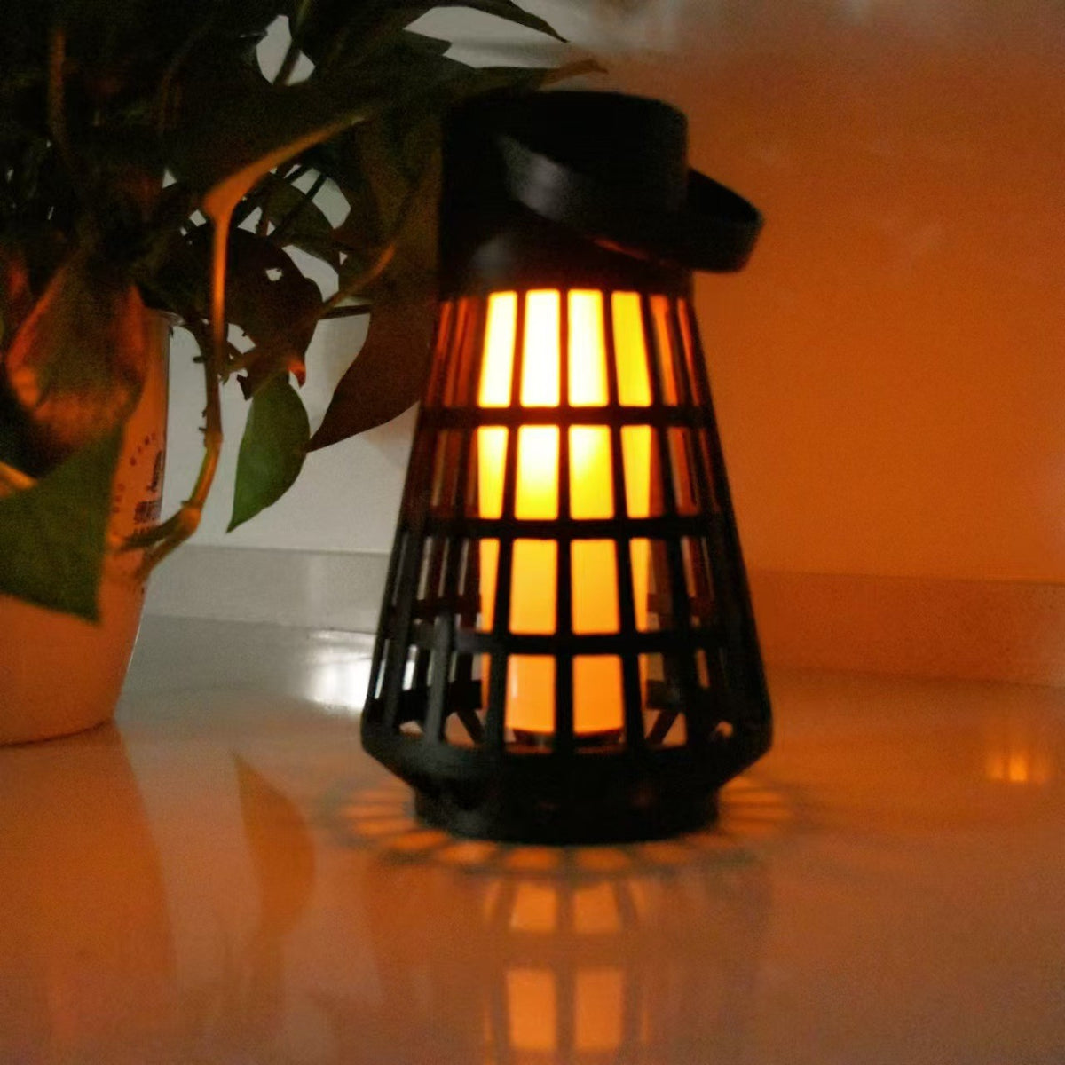 Lampa Solara Gradina Tip Felinar si Torta, Lumina Calda LED, Incarcare Solara Automata, Plastic Rezistent la Intemperii, Montare prin Infingere, Inaltime 12 cm, Negru