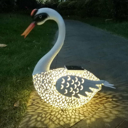 Decoratiune Gradina cu Lampa Solara LED, Model Lebada, Ornament Exterior Rezistent la Intemperii, Metal, 39.5 x 35.5 x 14 cm, Alb