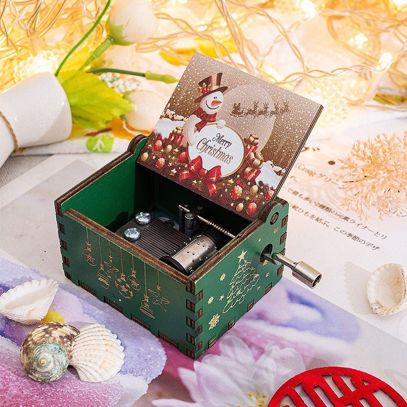 Cutie Muzicala de Craciun, Mecanism Manual cu Manivela, Melodia Merry Christmas, Lemn Gravat, Design Portabil, 6 x 5 x 4.2 cm