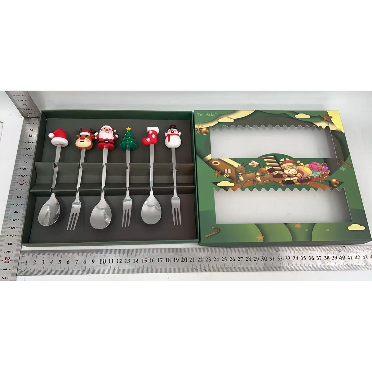 Set 6 Tacamuri Craciun, 3 Linguri si 3 Furculite pentru Desert cu Figurine Festive, Otel Inoxidabil 410, Cutie Cadou, 19 x 22 x 2.2 cm, Argintiu Multicolor