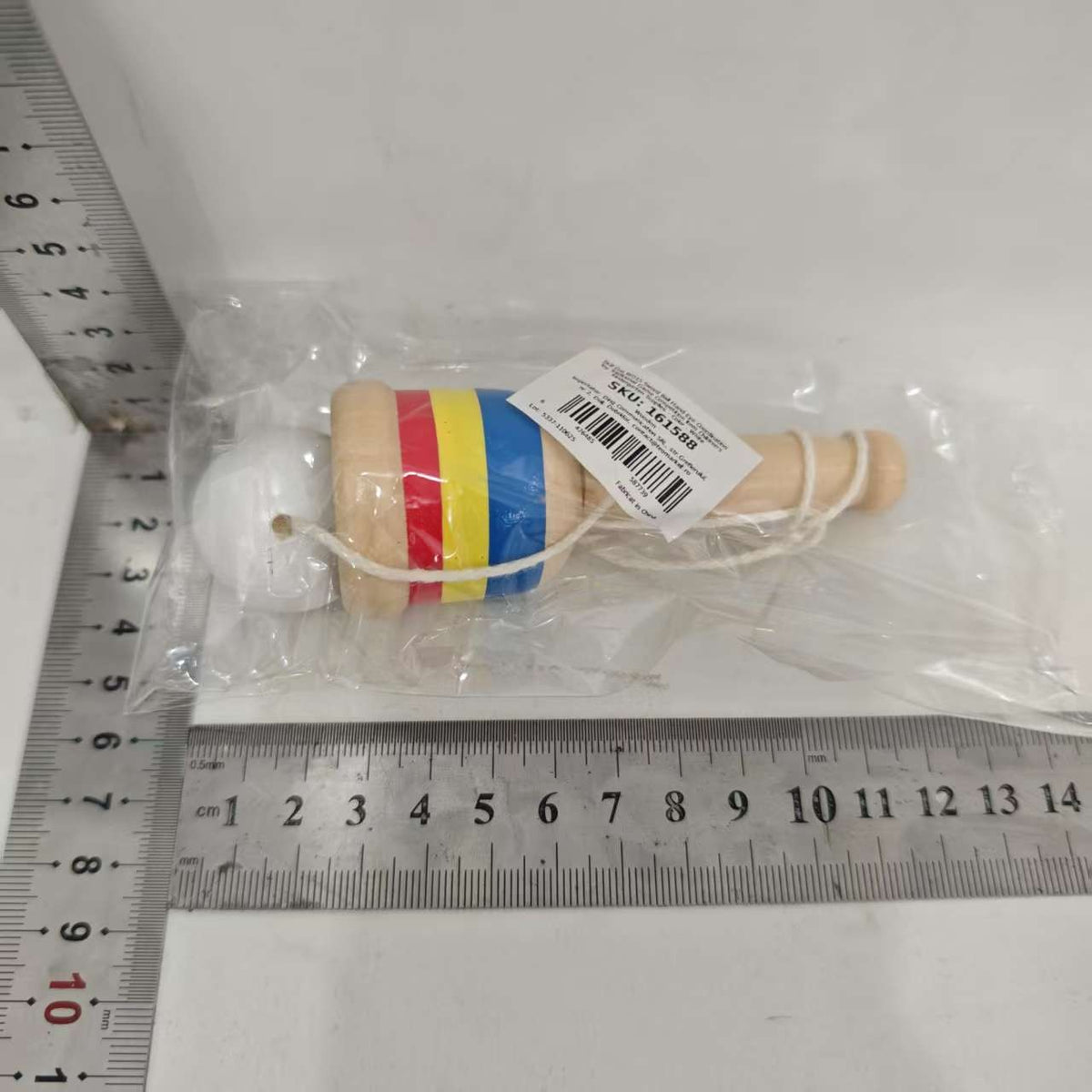 Wodi, Jucarie Cupa Cu Bila Tip Kendama Clasica, Sabie Minge Pentru Coordonare Si Indemanare, Lemn Natur, 10 x 3 cm, Alb