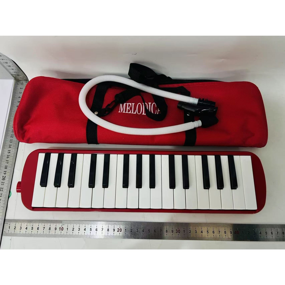 Muzicuta Melodica cu 32 Clape Imprimate, Instrument Muzical Educativ pentru Incepatori, Material ABS, Include Husa si Suflator, 45 x 13 x 7 cm, Rosu