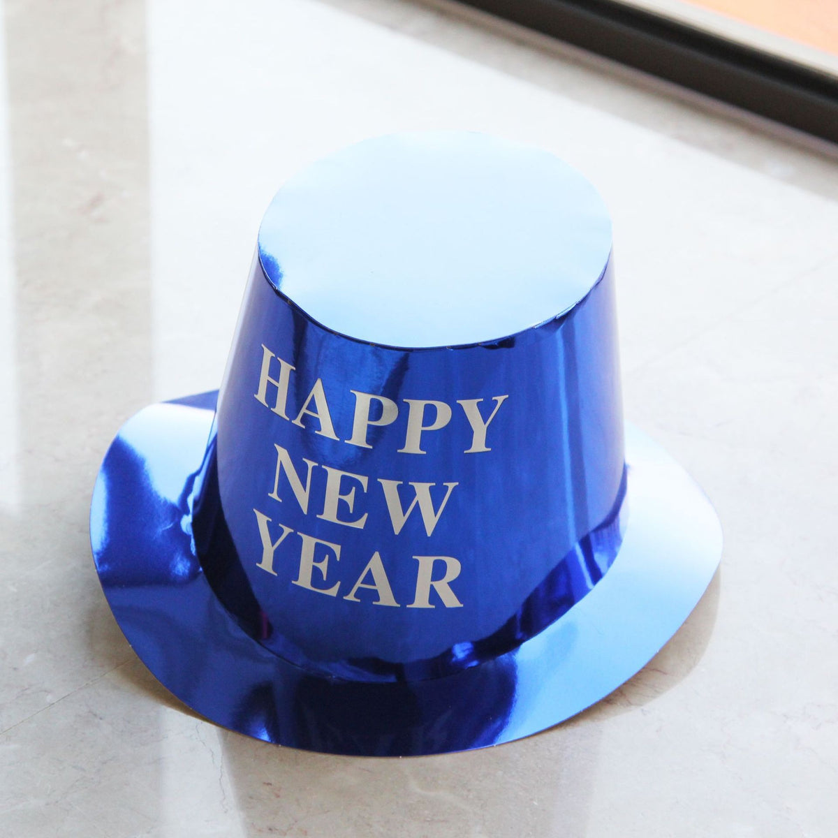 Palarie Festiva Revelion, Happy New Year, Design Sclipitor cu Finisaj Lucios, Hartie Rezistenta, 29 x 25 x 15.5 cm, Albastru