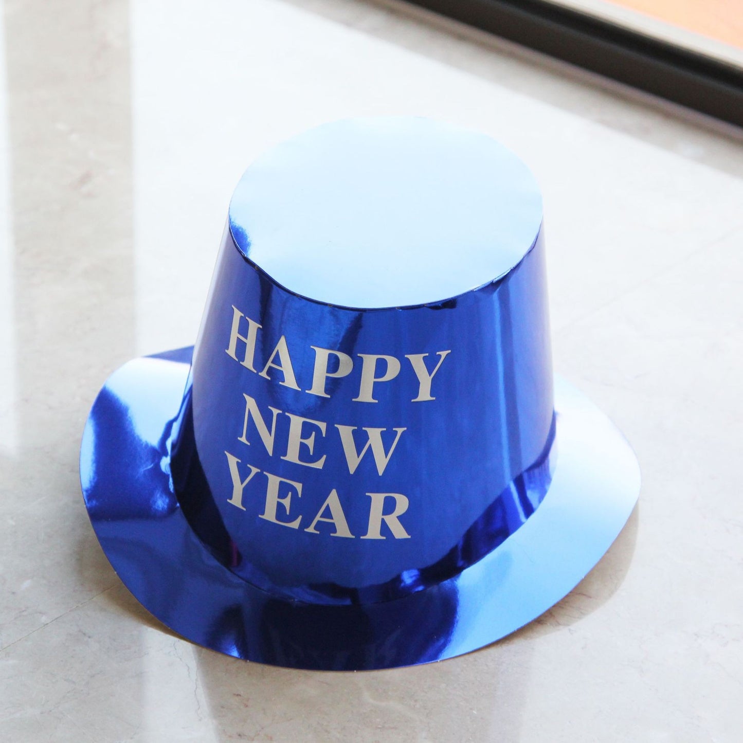 Palarie Festiva Revelion, Happy New Year, Design Sclipitor cu Finisaj Lucios, Hartie Rezistenta, 29 x 25 x 15.5 cm, Albastru