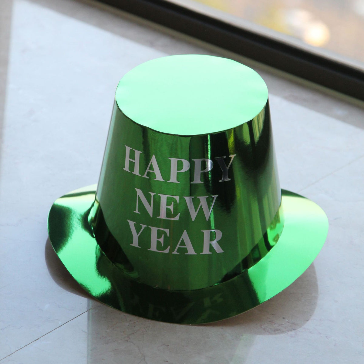 Palarie Festiva Revelion, Inscriptie Happy New Year, Accesoriu Party cu Finisaj Lucios, Hartie, 29 x 25 x 15.5 cm, Verde Sclipitor